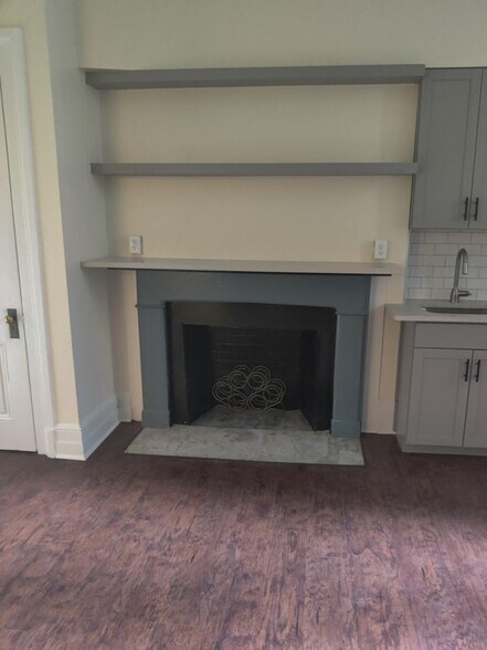 Building Photo - 6 E Franklin St