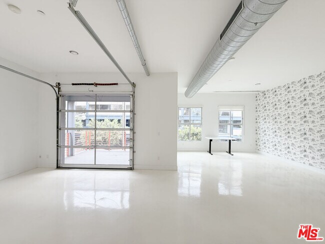 Building Photo - 212 Marine St