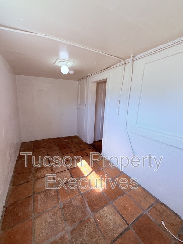 Building Photo - 132 E Jacinto St