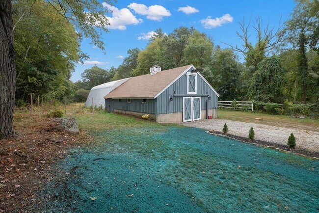 Building Photo - 123 Pond St