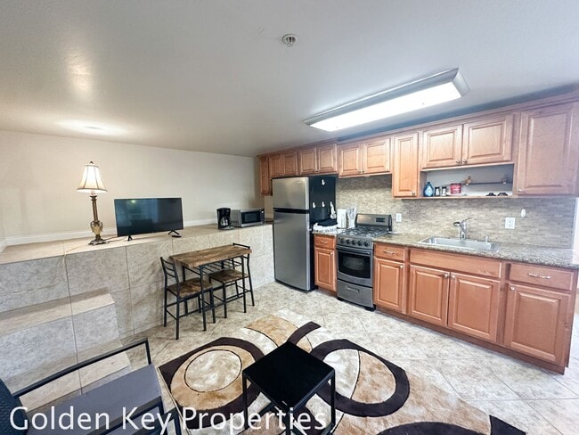 Building Photo - Spacious attached FURNISHED studio on priv...