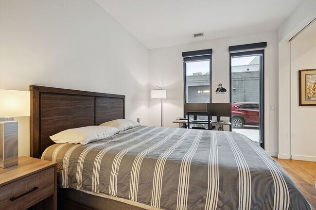 Building Photo - Modern Condo Living in Shaw