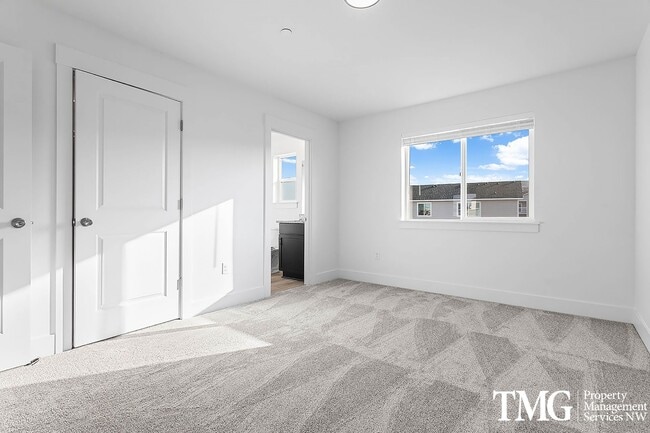 Building Photo - Apply today and recieve $1000 of your 1st months rent!