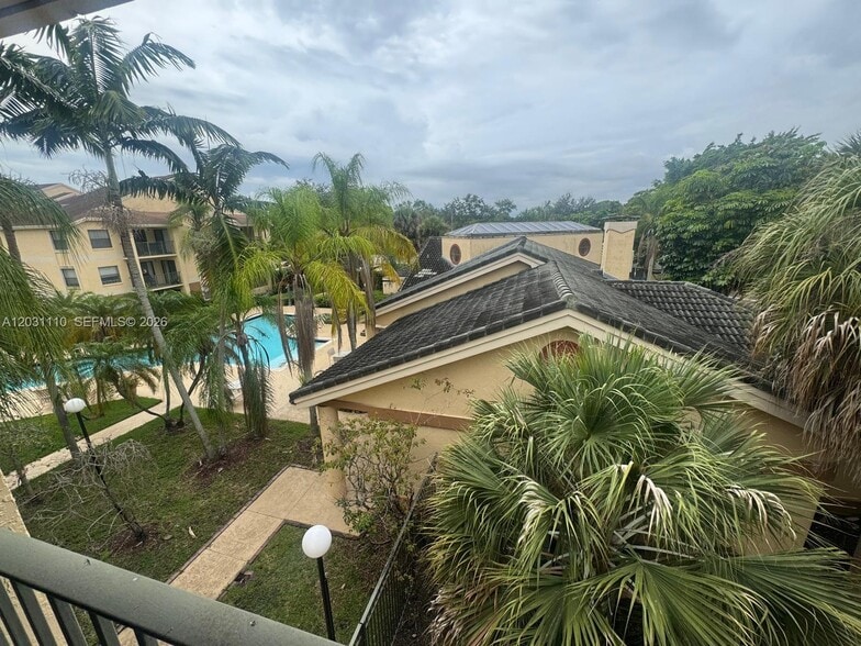 Building Photo - 9999 Summerbreeze Dr