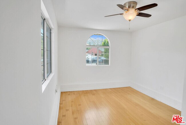 Building Photo - 8333 Glencrest Dr
