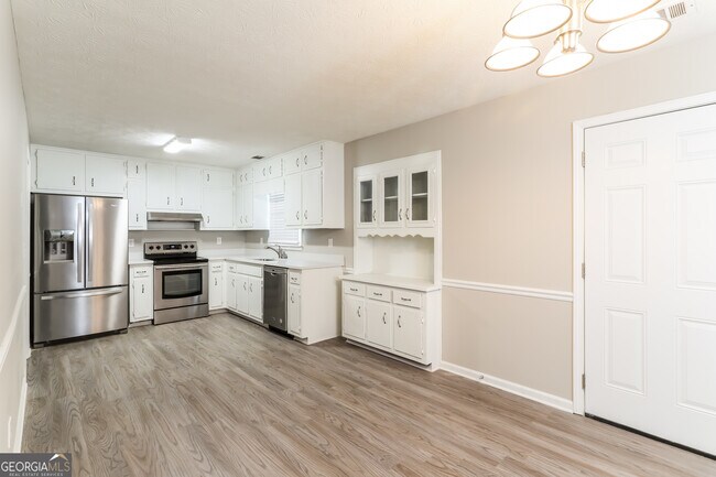Building Photo - 245 Christy Ln