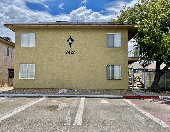 Building Photo - Bright & Budget-Friendly Condo for rent Ac...