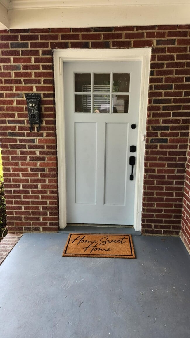 Building Photo - 2927 Columbia Ave