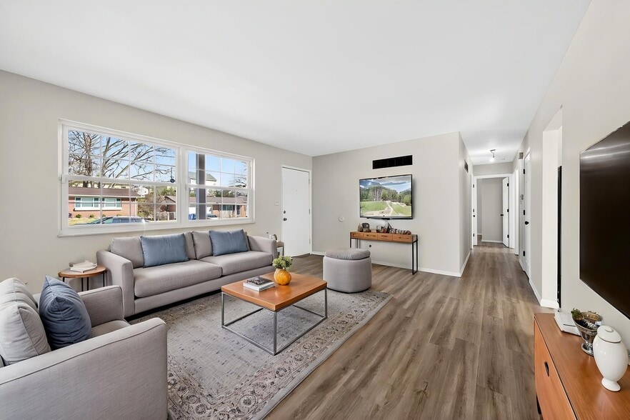 Building Photo - 3253 Greenbridge Dr