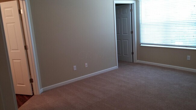 Building Photo - 835 Proprietors Rd