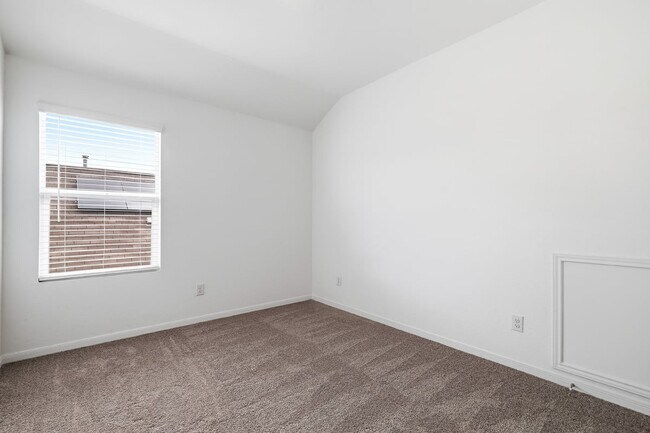 Building Photo - 14014 Roller Mls