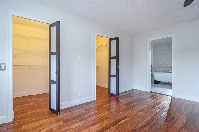 Building Photo - 4102 Pinewood Ln