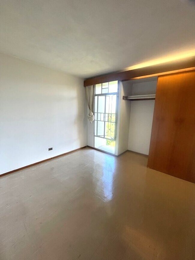 Building Photo - QEG0840K
