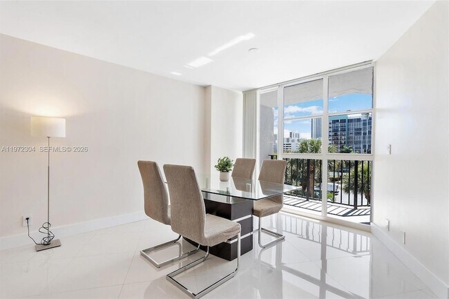 Building Photo - 600 Parkview Dr