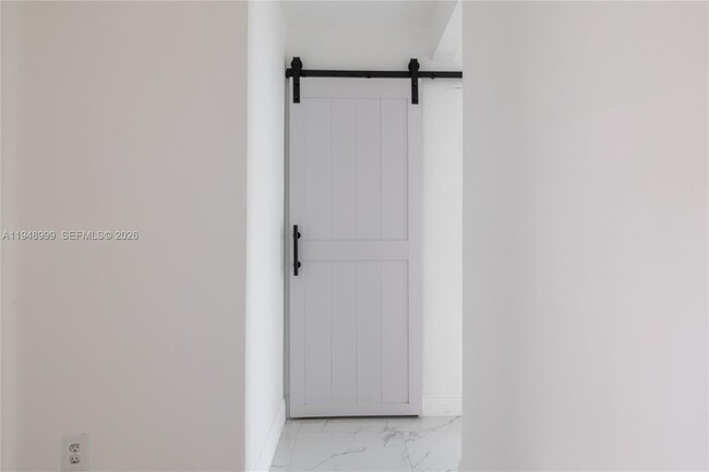 Building Photo - 979 SW 10th St