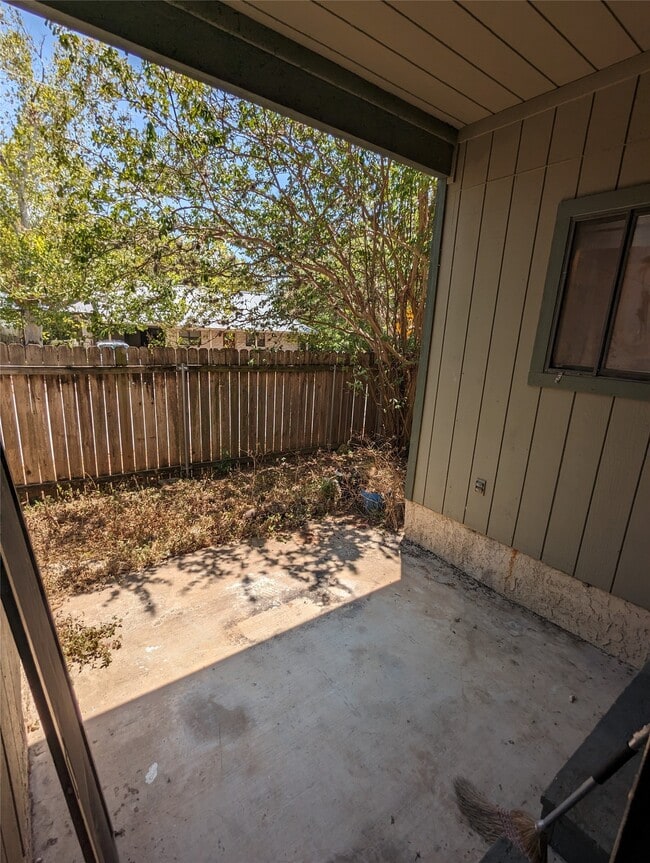 Building Photo - 601 Nelray Blvd