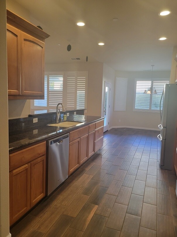 Building Photo - 227 Gooselake Cir