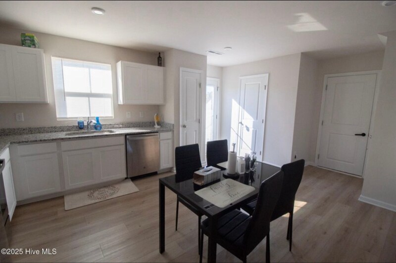 Building Photo - 8950 Shallow Crk Trl