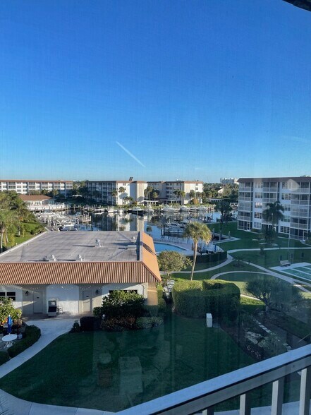 Building Photo - 901 Gardenia Dr