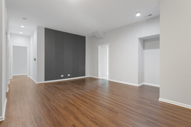 Building Photo - 2451 W Howard St