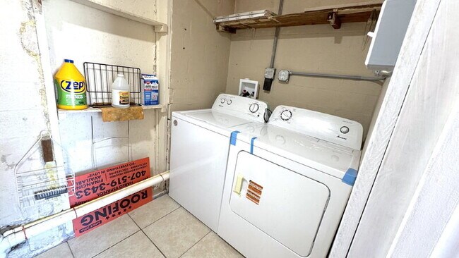 Building Photo - 1022 Lewis Dr