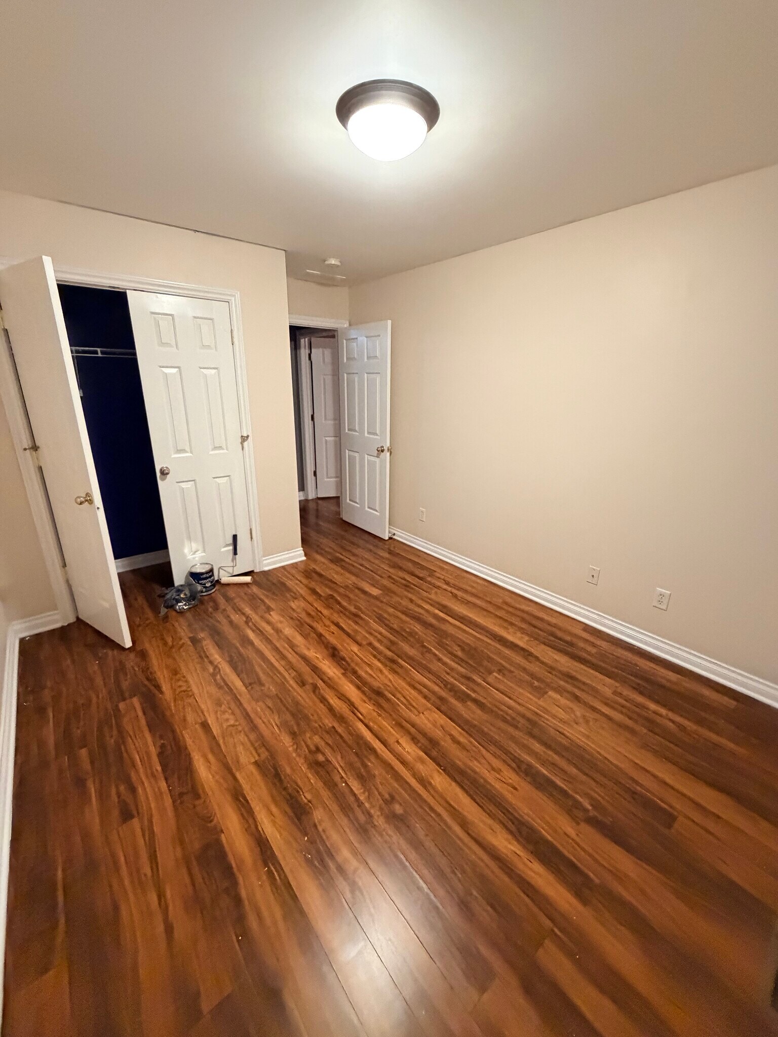 Building Photo - 5647 Hampshire Ln