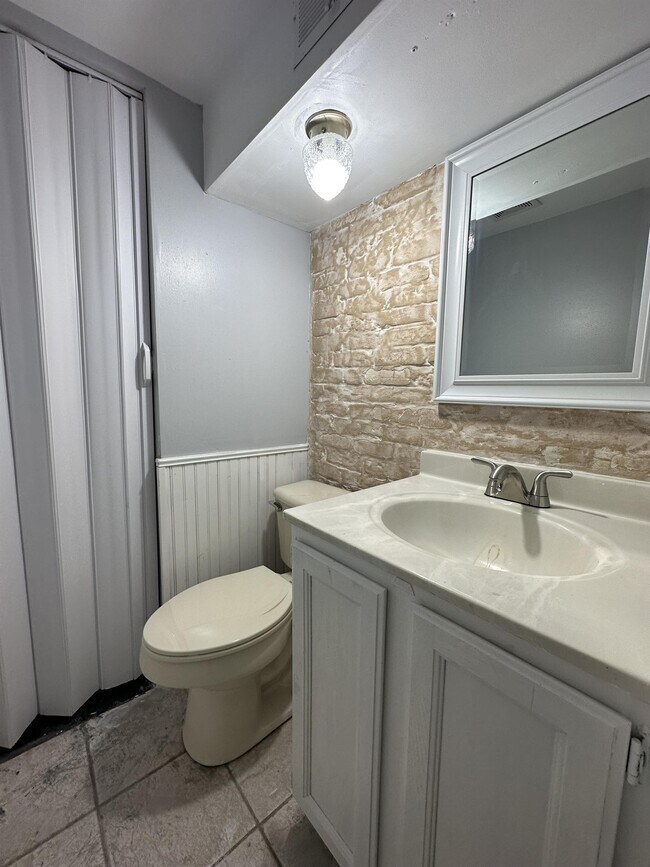 Building Photo - 2311 17th Ave