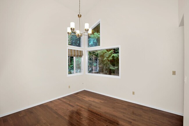 Building Photo - Light Filled 4 Bedroom 2.5 Bath Home in Sammamish