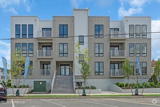 Building Photo - 218 3rd Ave