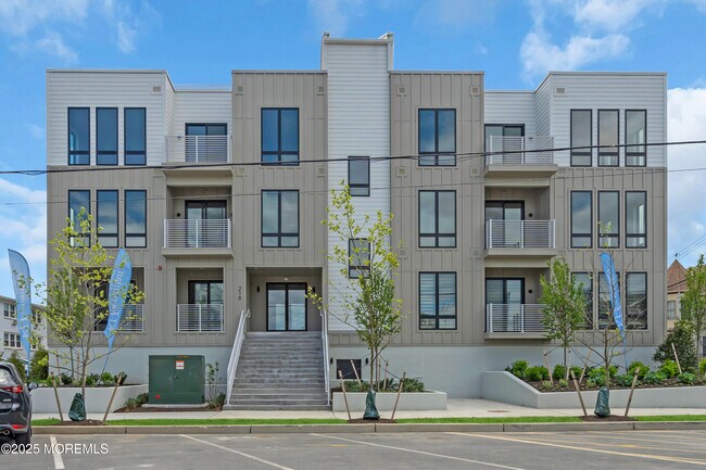Primary Photo - 218 3rd Ave
