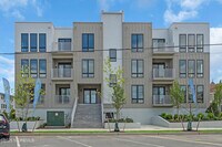 Building Photo - 218 3rd Ave