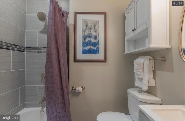 Building Photo - 3221 Noble St