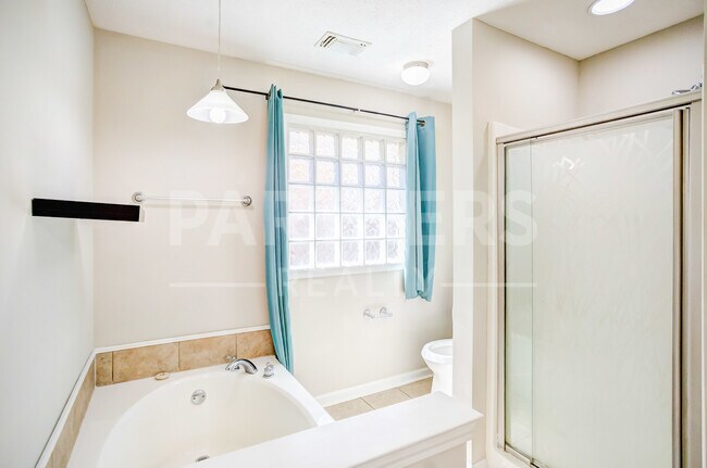 Building Photo - 1336 Cameron Ct