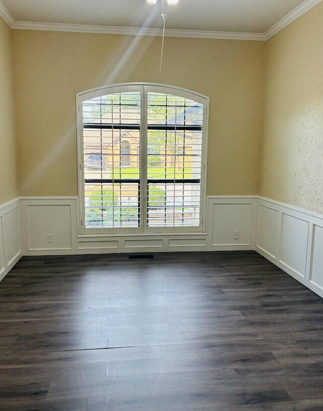 Building Photo - Beautiful Home in Westbury South Ready for Move-In!