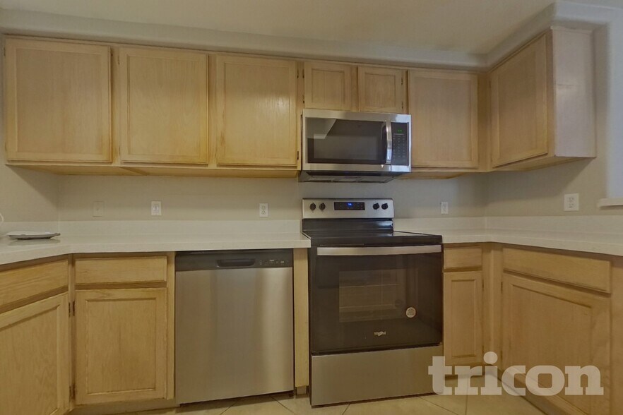 Building Photo - 4925 E Desert Cove Ave