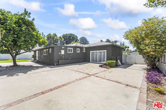 Building Photo - 23046 Leonora Dr