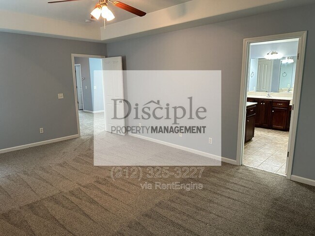 Building Photo - 250 Summer Hill Way