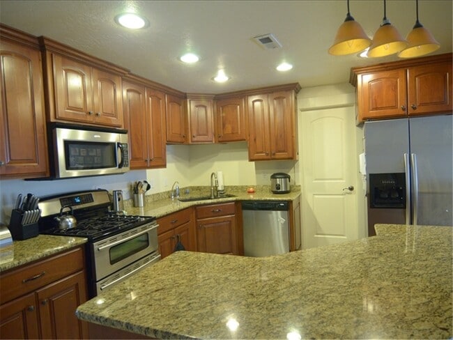 Building Photo - MUST SEE! Beautiful 4 Bedroom/3 Bathroom Home--Near BYU and Peaks Ice Arena