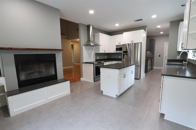 Building Photo - 8205 Mescalero Dr