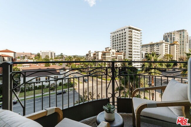 Building Photo - 10800 Wilshire Blvd