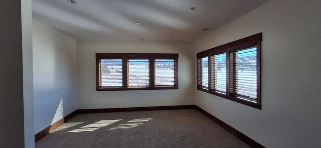 Building Photo - Off The Grid Rental