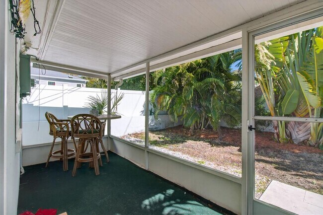 Building Photo - 741 Lantana Ave