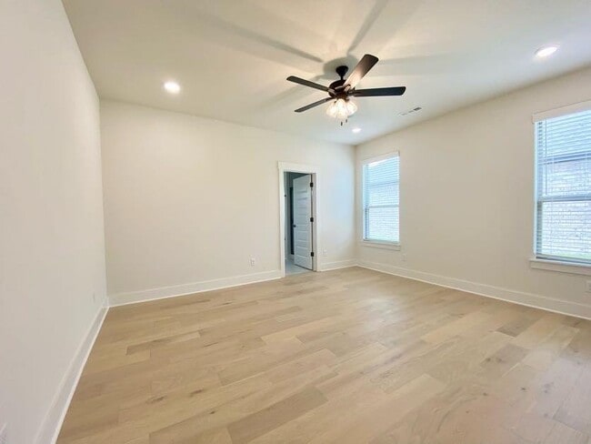 Building Photo - 730 Marianne St