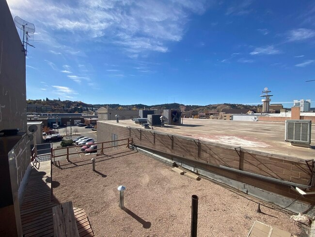 Building Photo - 609 St Joseph St