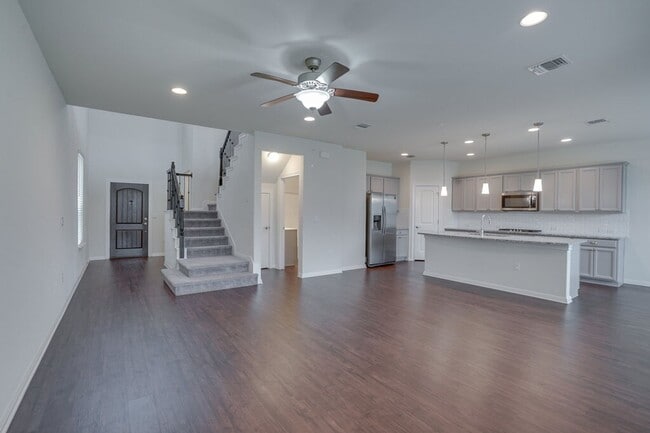 Building Photo - 14005 Hedera Dr