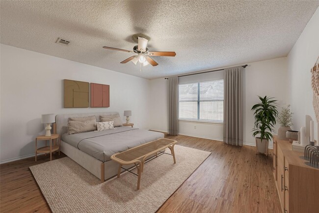 Building Photo - 9839 Briar Ridge Dr