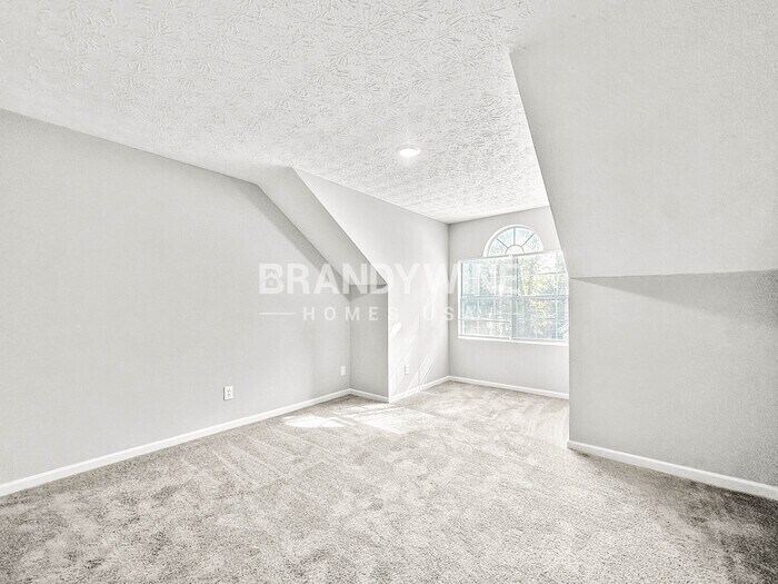 Building Photo - 606 Waynes Ct SE