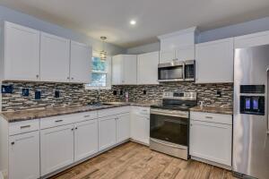 Building Photo - 2211 Pleasant Dr