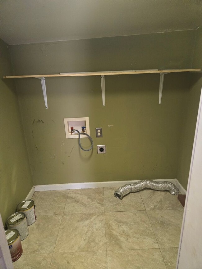 Building Photo - FOR RENT centrally located and convenient to Downtown! Available NOW!