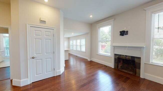 Building Photo - 37 Walnut Pl